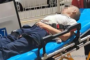 西媒：瓦伦西亚球员迪亚卡比右腿膝盖脱臼